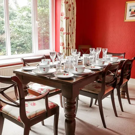 Raincliffe Manor Holiday home
