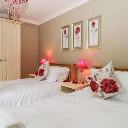 Raincliffe Manor Holiday home *