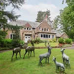 Raincliffe Manor 펜션