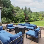 펜션 Raincliffe Manor